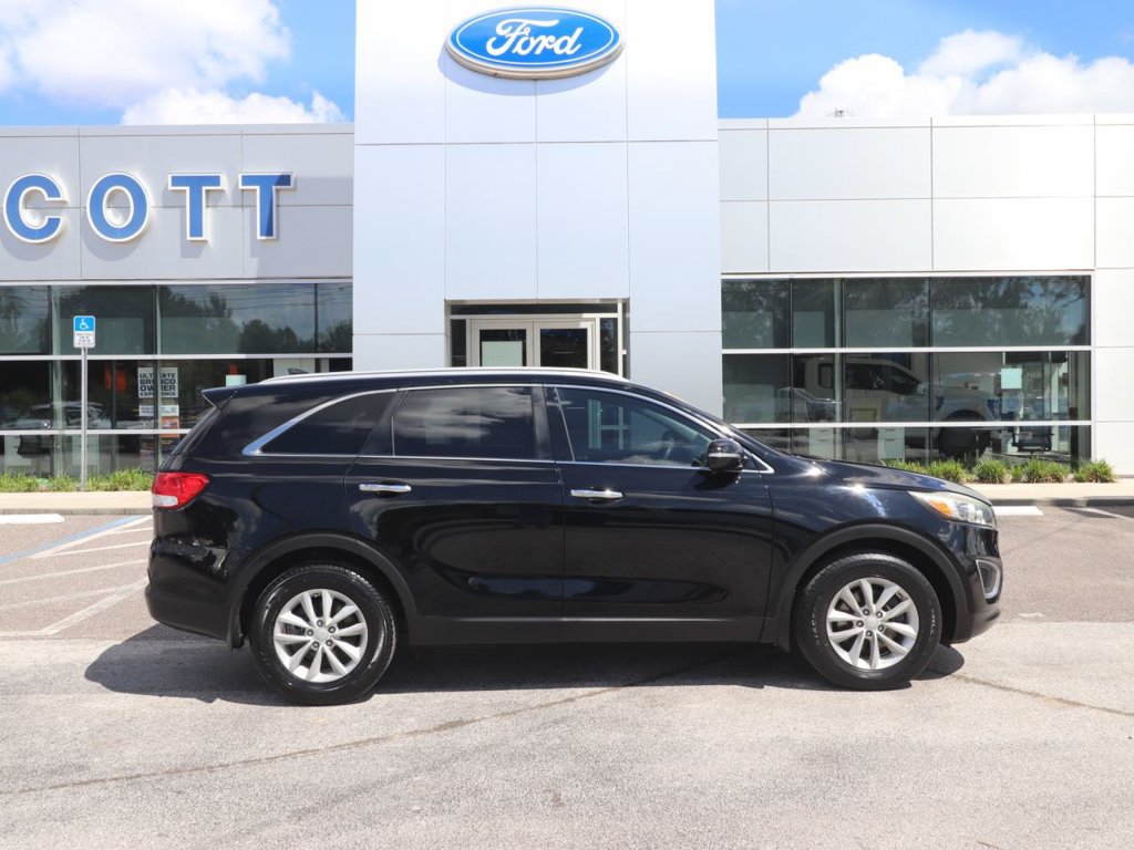 Used 2018 Kia Sorento FWD image 16