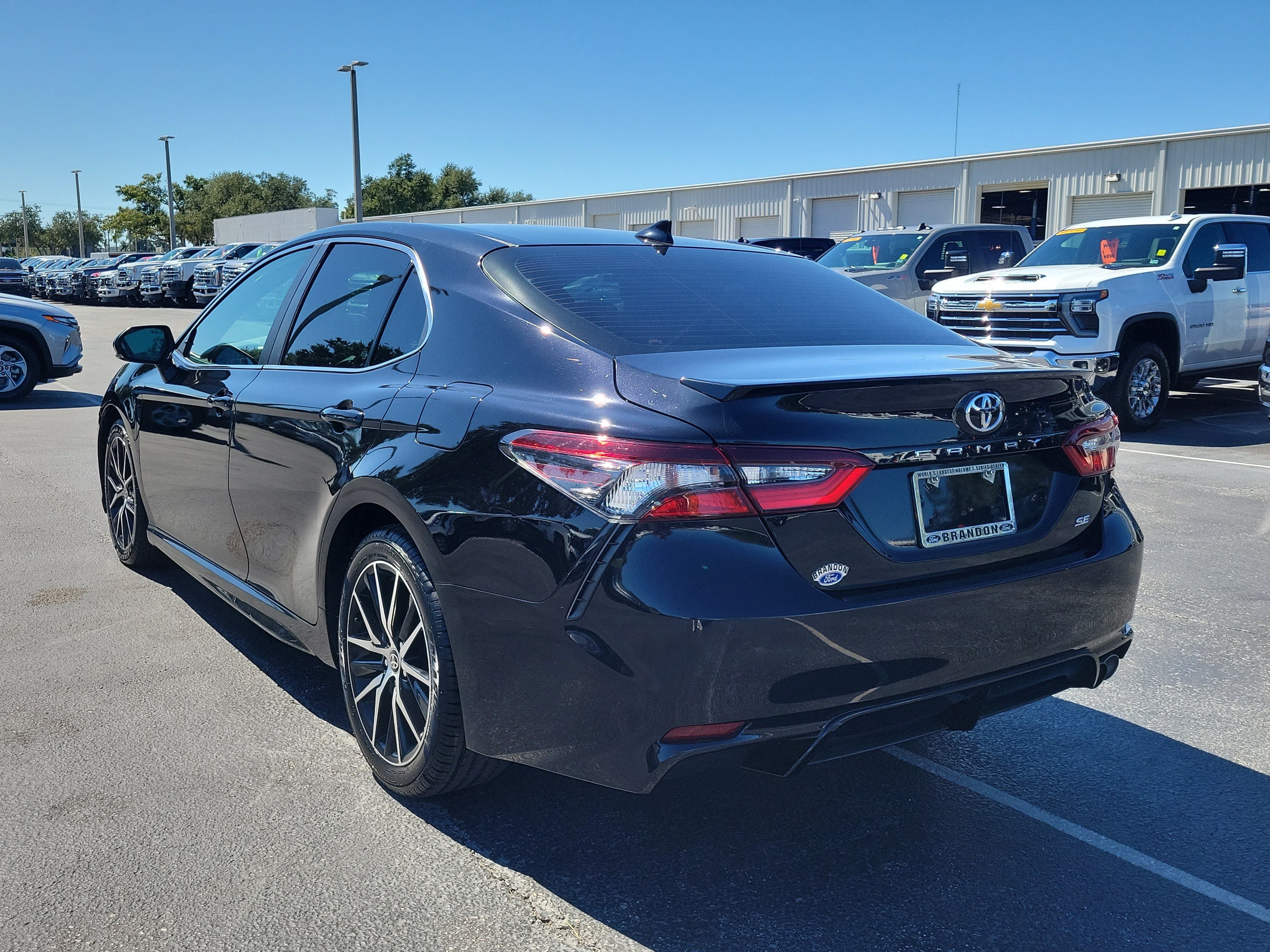 Used 2023 Toyota Camry SE FWD image 7