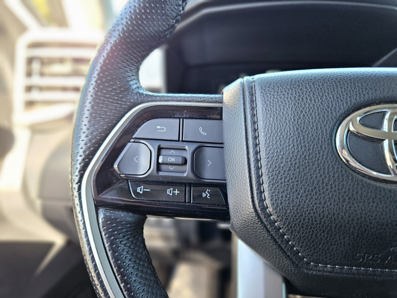 Used 2024 Toyota Tundra Limited image 29