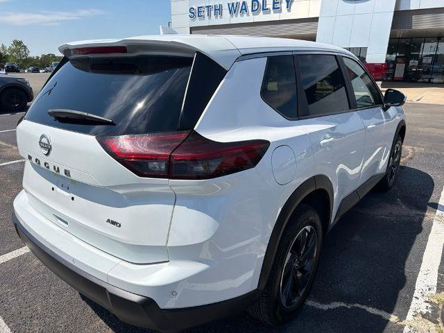 Used 2025 Nissan Rogue SV AWD/4WD image 3