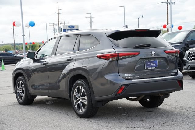 Used 2023 Toyota Highlander XLE AWD/4WD image 5