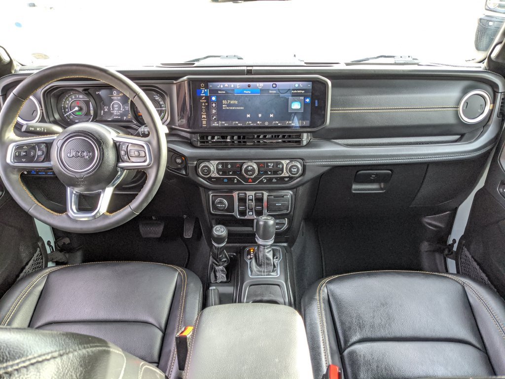 Used 2024 Jeep Wrangler Unlimited Sahara w/ Technology Group AWD/4WD image 7