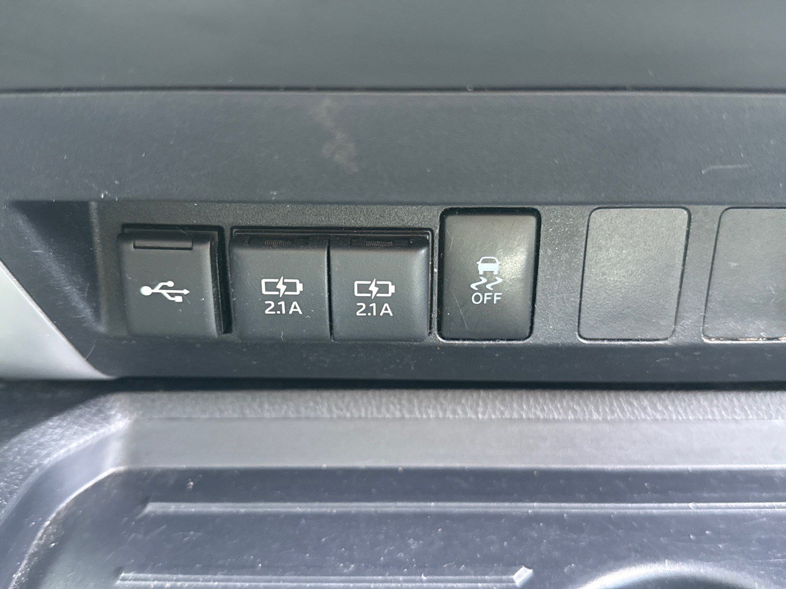 Used 2021 Toyota Tundra SR5 w/ SR5 Leather Package RWD image 26