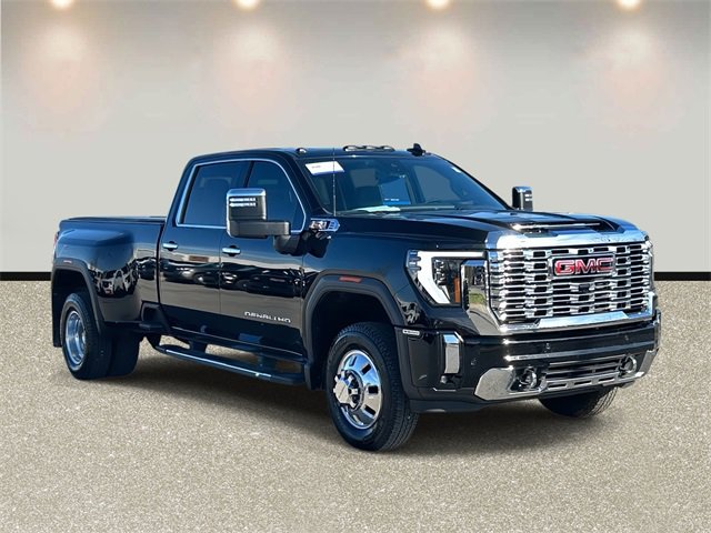 Used 2024 GMC Sierra 3500 Denali w/ Denali Reserve Package image 3