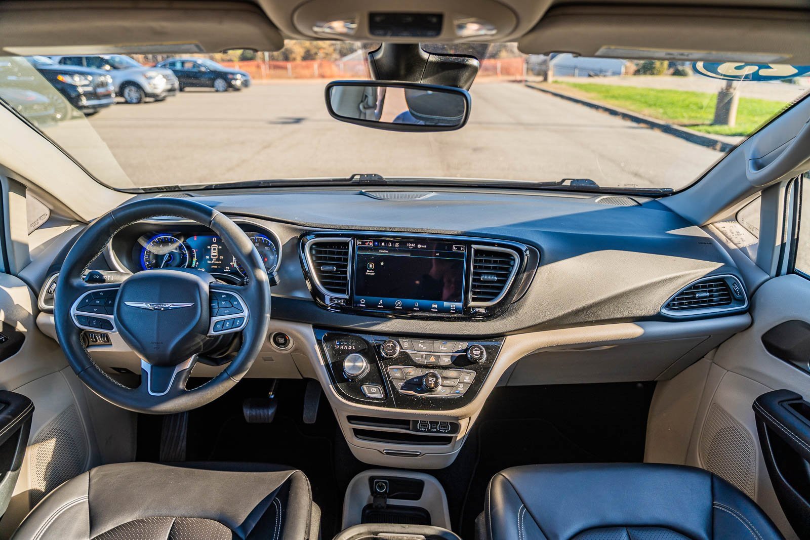 Used 2023 Chrysler Pacifica Touring-L image 23