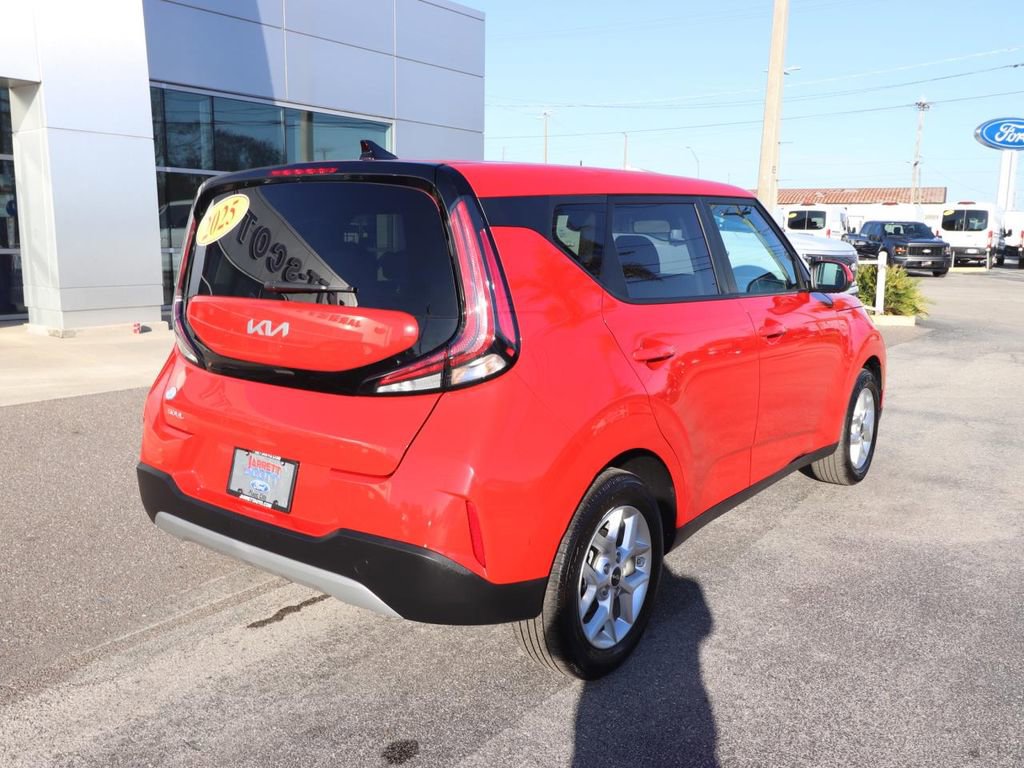Used 2025 Kia Soul LX w/ LX Technology Package image 16