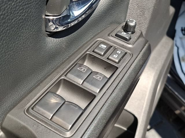 Used 2024 Nissan Titan PRO-4X w/ Pro-4x Convenience Package AWD/4WD image 13