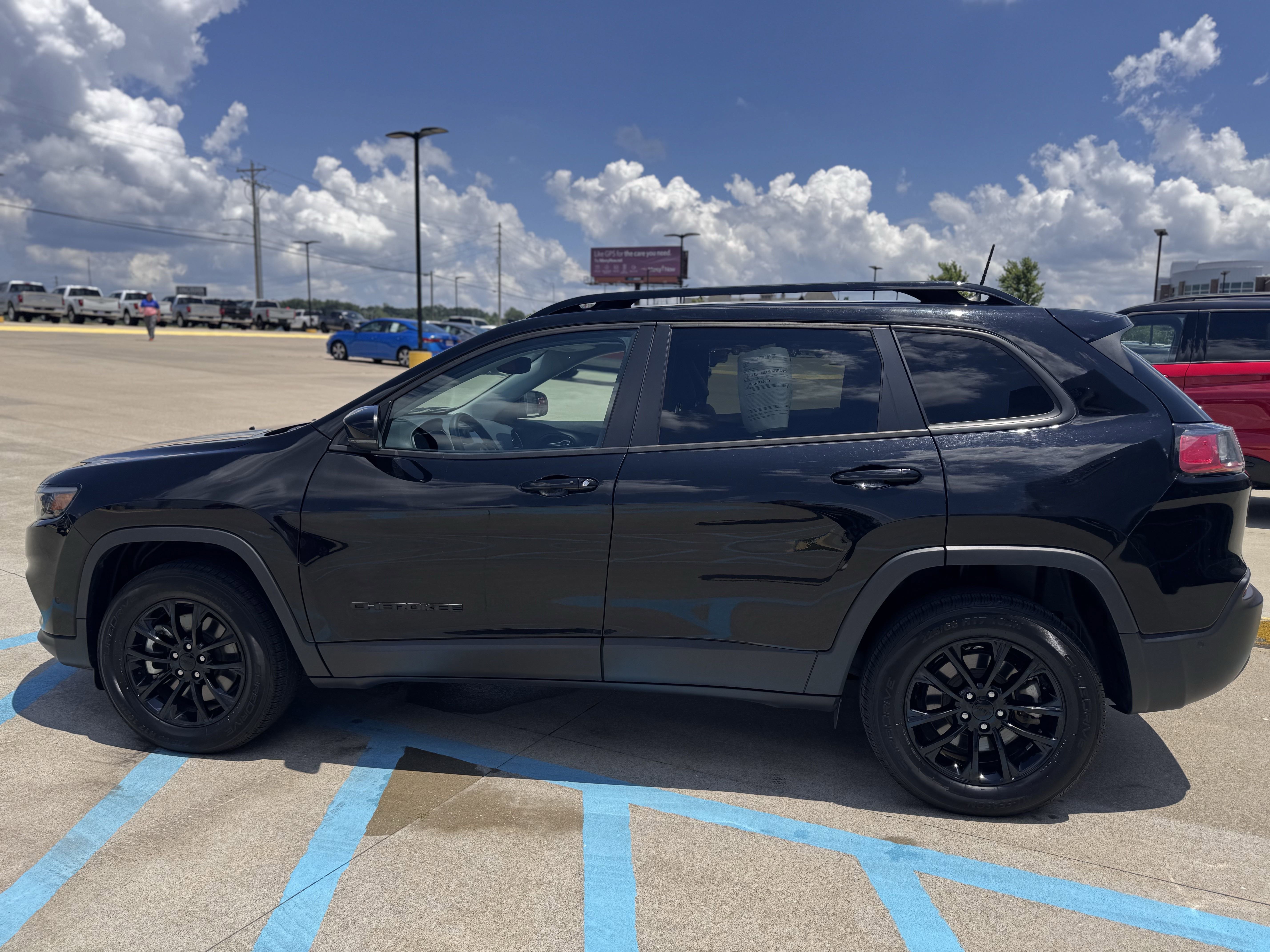 Used 2023 Jeep Cherokee Altitude Lux image 5