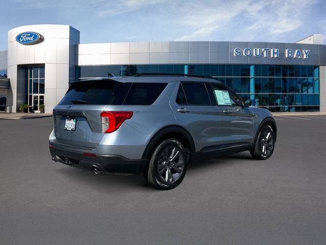 Certified 2023 Ford Explorer XLT w/ Equipment Group 202A RWD image 5