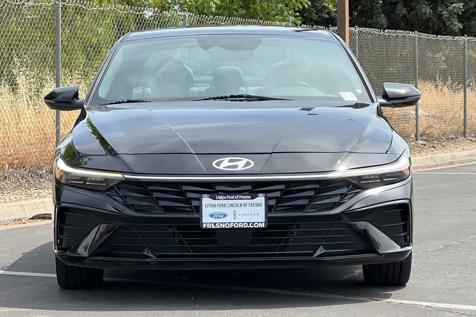 Used 2024 Hyundai Elantra Limited image 8