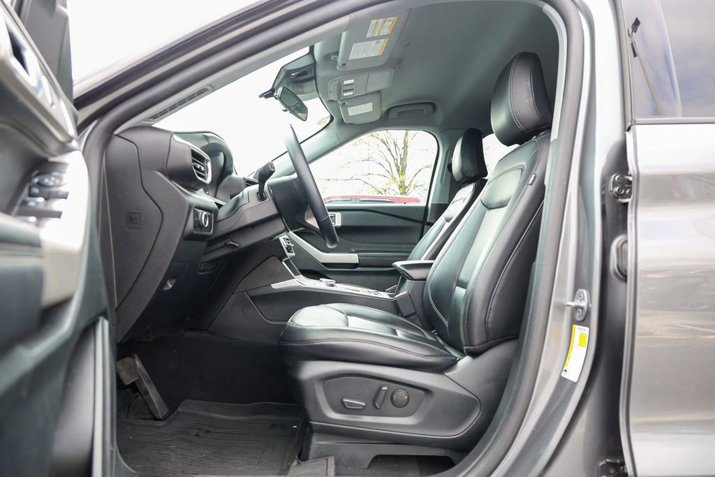 Certified 2023 Ford Explorer XLT w/ Equipment Group 202A image 32