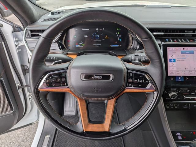 Used 2022 Jeep Grand Cherokee Summit AWD/4WD image 9