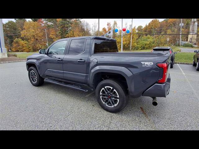 Used 2025 Toyota Tacoma TRD Sport AWD/4WD image 6