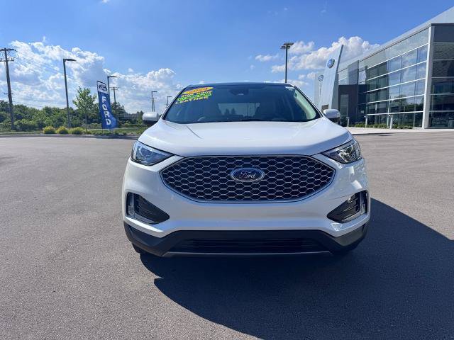 Certified 2024 Ford Edge SEL w/ Convenience Package AWD/4WD image 3