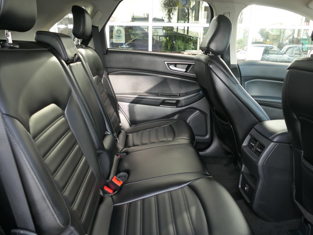 Certified 2020 Ford Edge SEL FWD image 24