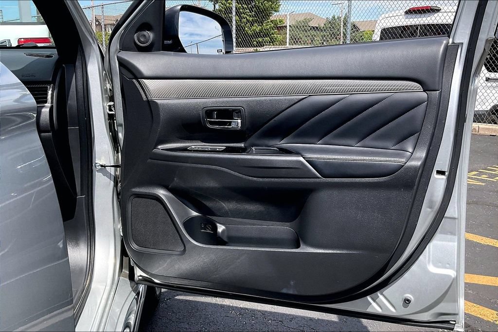 Used 2019 Mitsubishi Outlander SEL AWD/4WD image 23