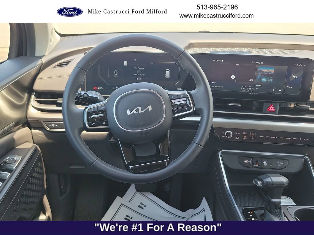 Used 2026 Kia Carnival SX w/ SX Dark Edition Package FWD image 11