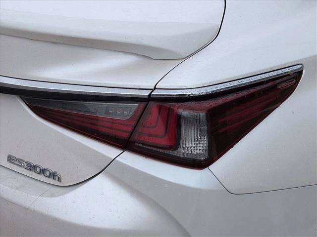 Used 2020 Lexus ES 300h w/ Premium Package image 12