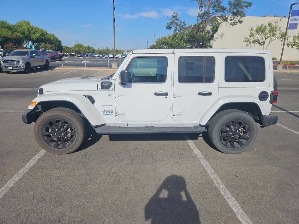 Used 2022 Jeep Wrangler Unlimited Sahara AWD/4WD image 4