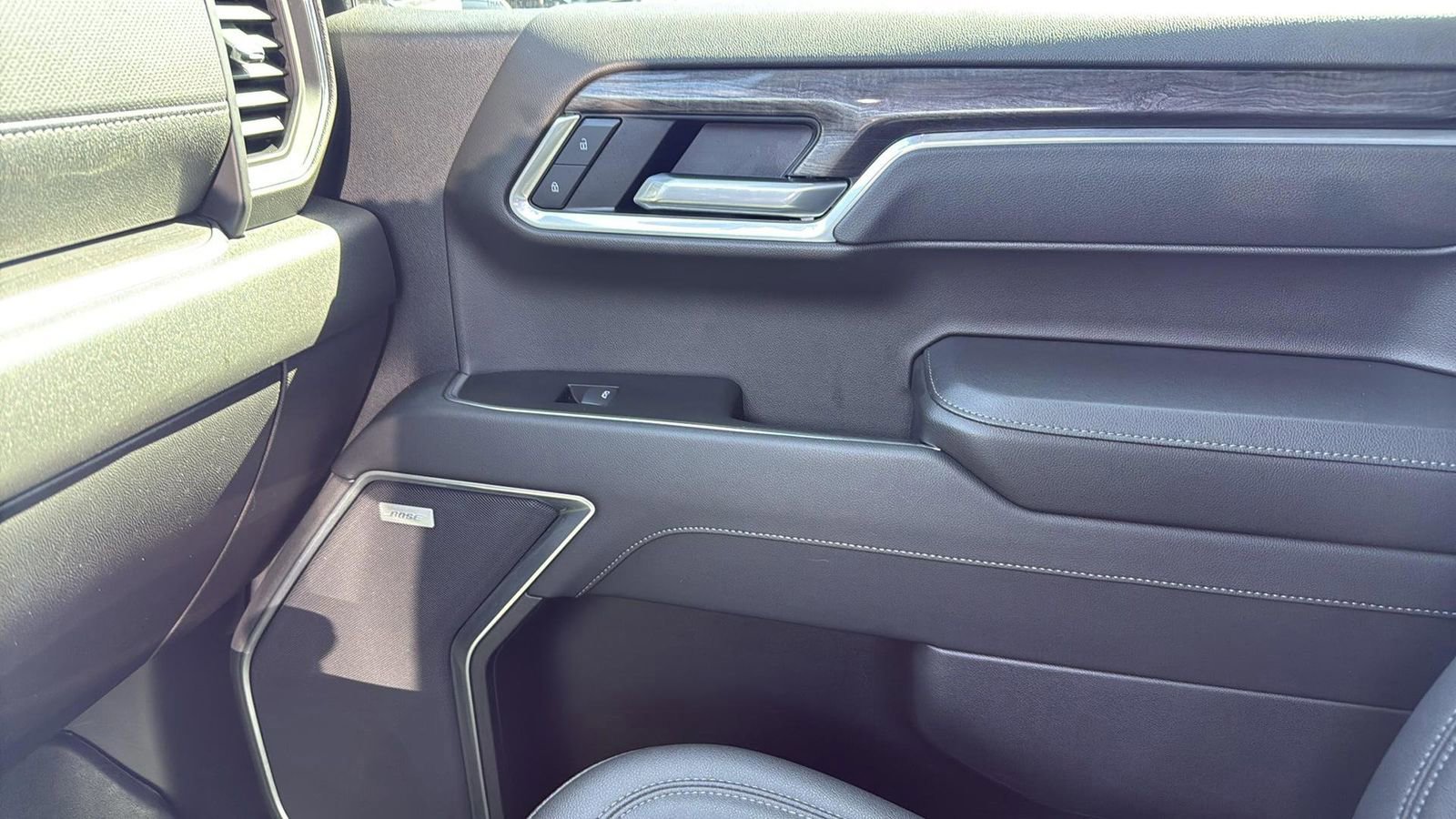 Used 2025 Chevrolet Silverado 1500 LTZ image 24