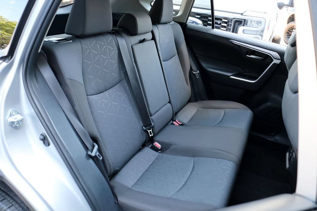 Used 2025 Toyota RAV4 XLE AWD/4WD image 29