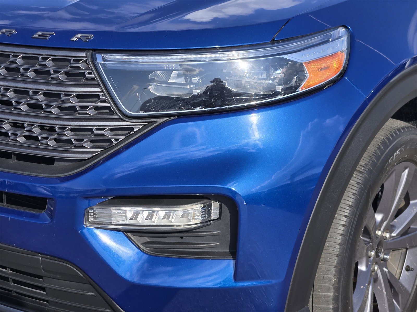 Certified 2022 Ford Explorer XLT w/ Equipment Group 202A image 9