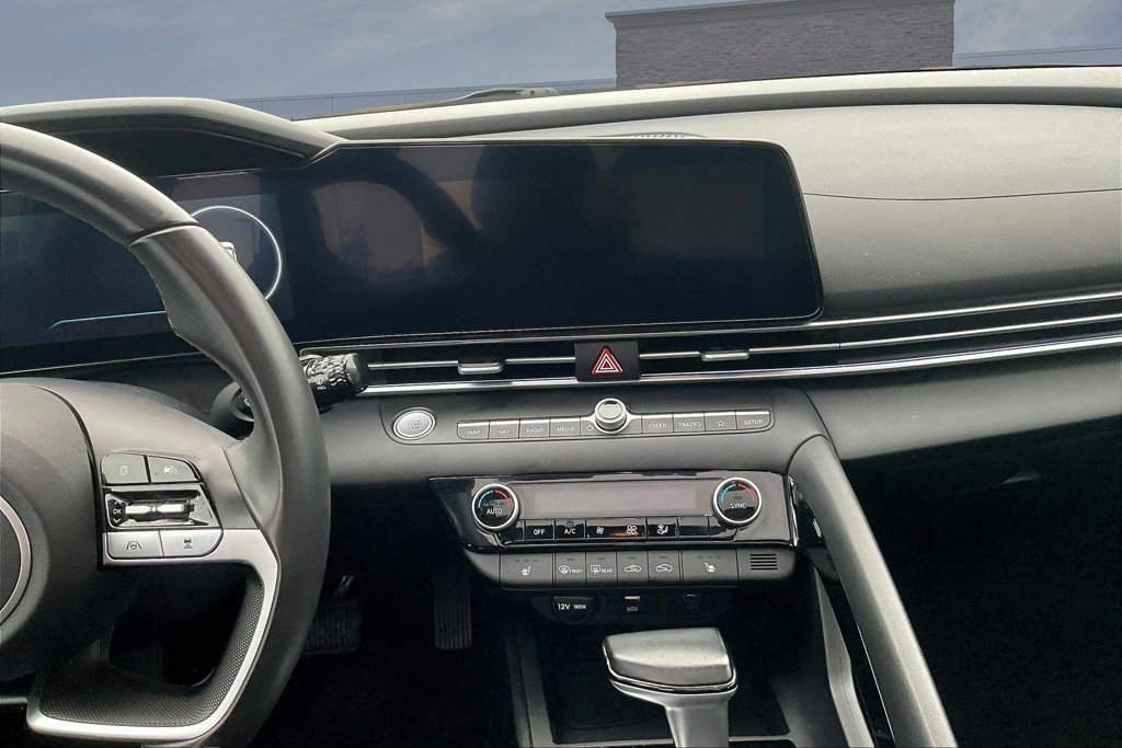 Used 2025 Hyundai Elantra SEL FWD image 9