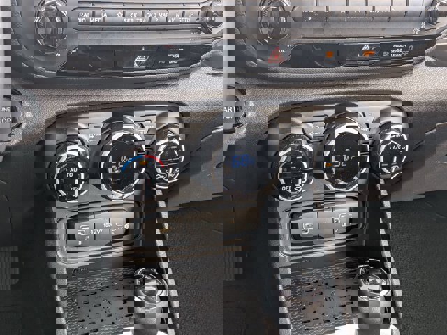 Used 2025 Hyundai Venue Limited image 23