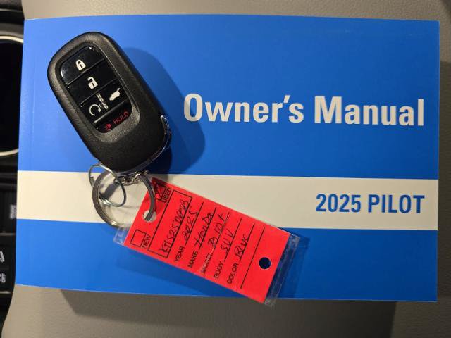 Used 2025 Honda Pilot Touring image 10