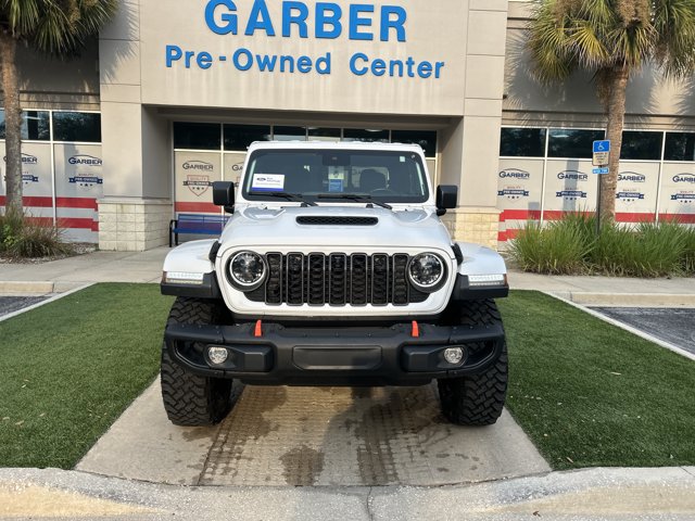Used 2024 Jeep Gladiator Mojave AWD/4WD image 2