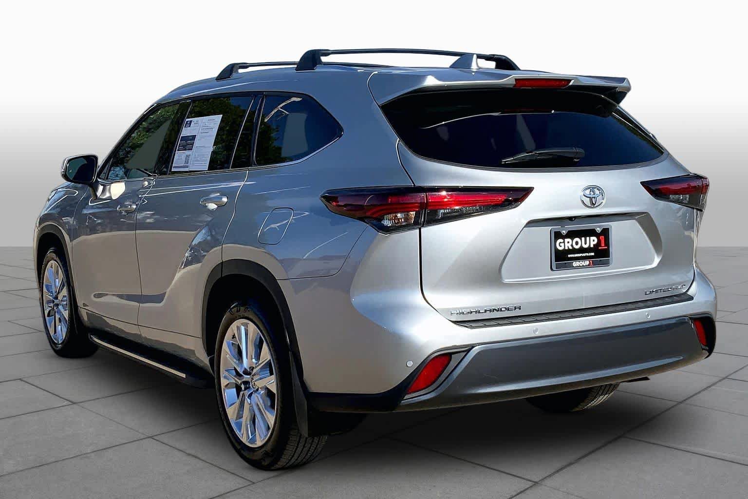 Used 2025 Toyota Highlander Limited AWD/4WD image 12