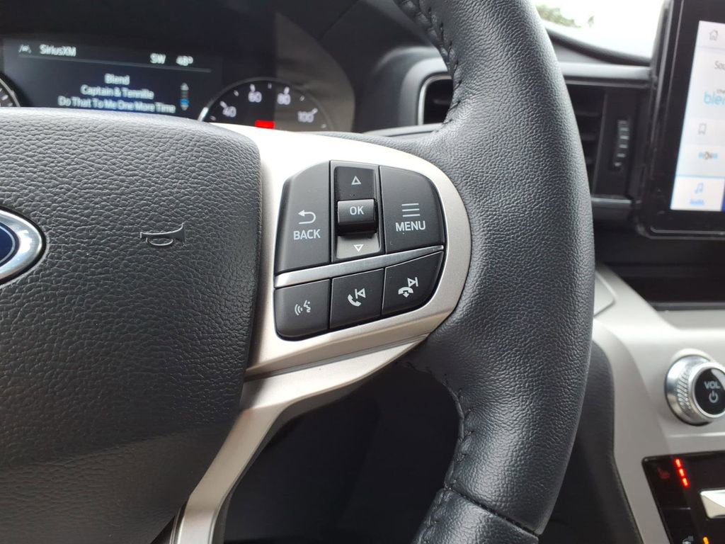 Certified 2023 Ford Explorer XLT w/ Equipment Group 202A AWD/4WD image 18