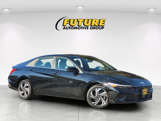 Used 2025 Hyundai Elantra SEL FWD image 1
