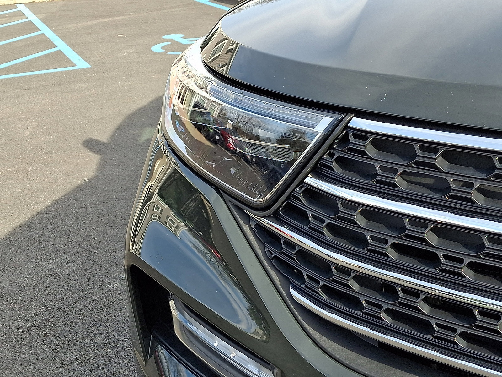 Certified 2022 Ford Explorer XLT w/ Equipment Group 202A image 9