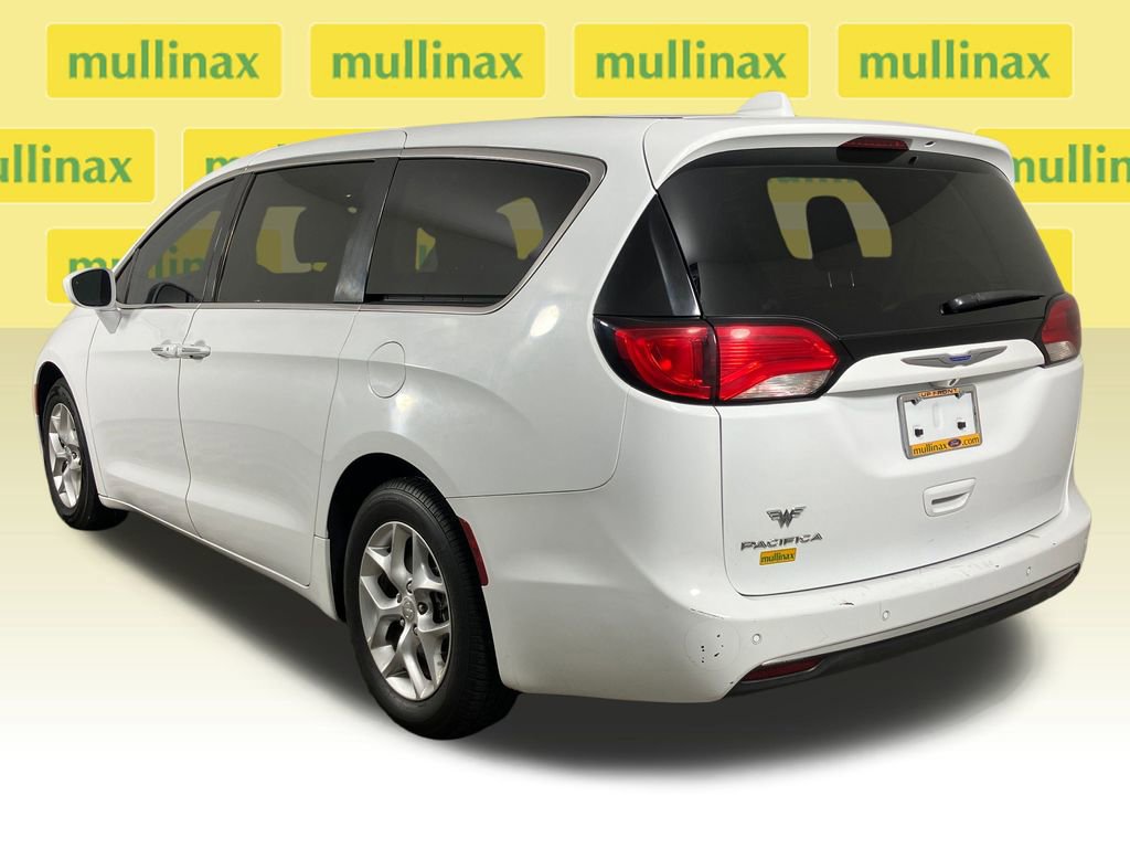 Used 2019 Chrysler Pacifica Touring Plus w/ Tire & Wheel Group image 3
