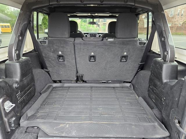 Used 2021 Jeep Wrangler Unlimited Sahara AWD/4WD image 16