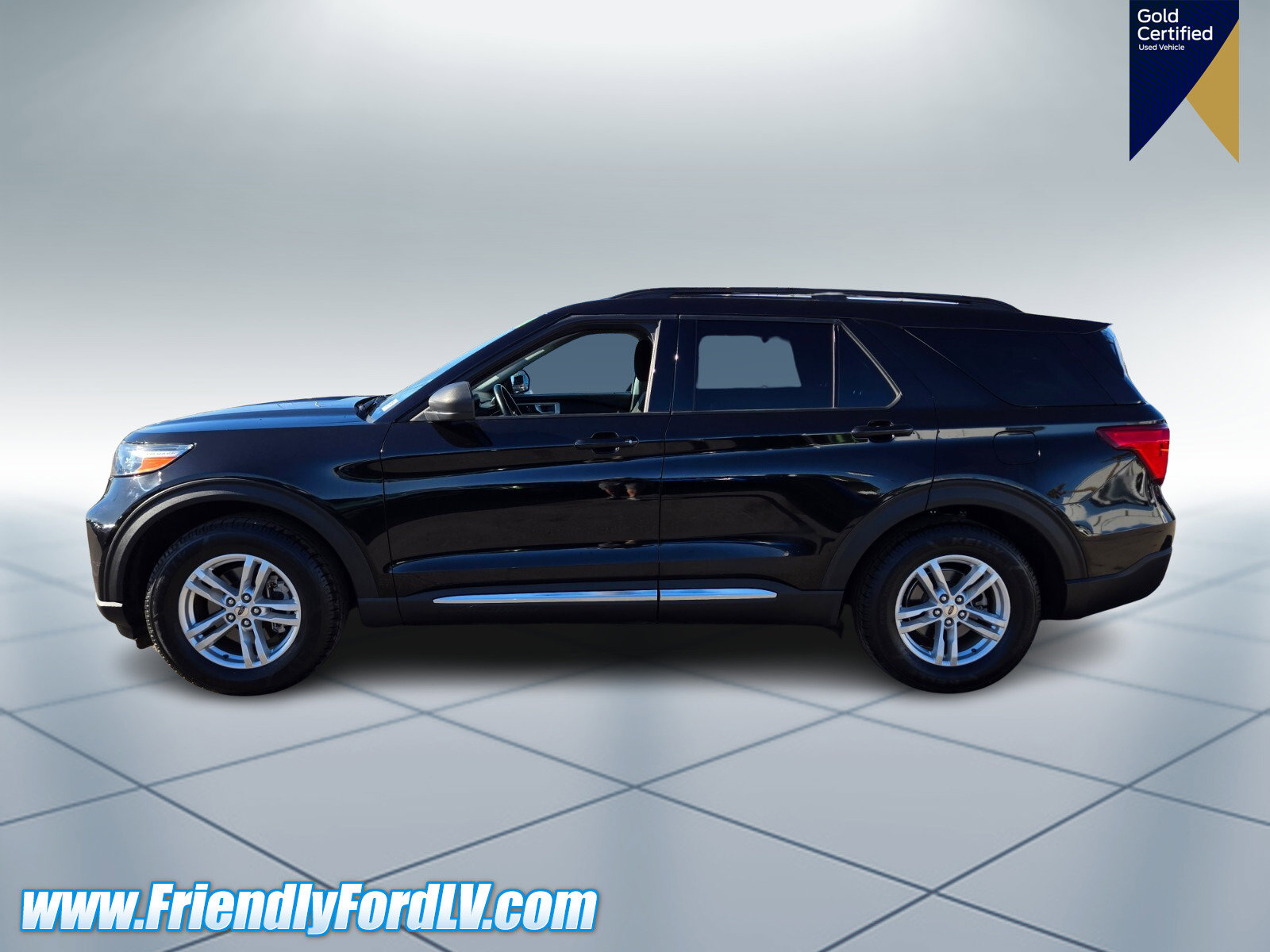 Certified 2022 Ford Explorer XLT image 3