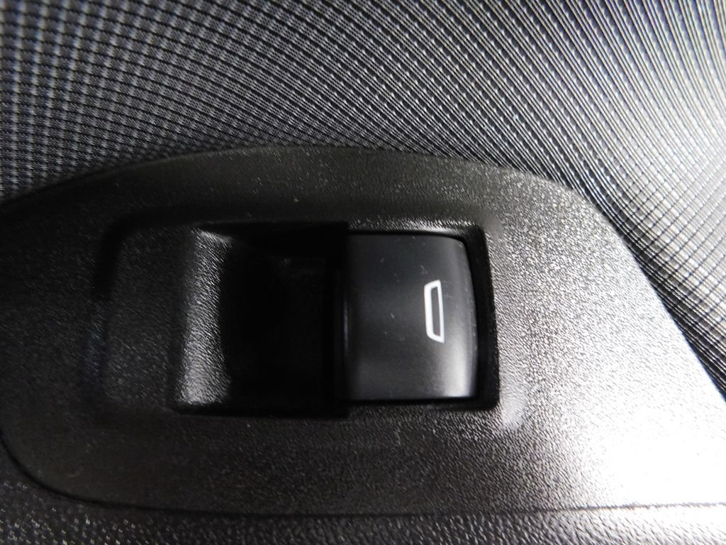 Used 2023 Chevrolet Equinox RS AWD/4WD image 37