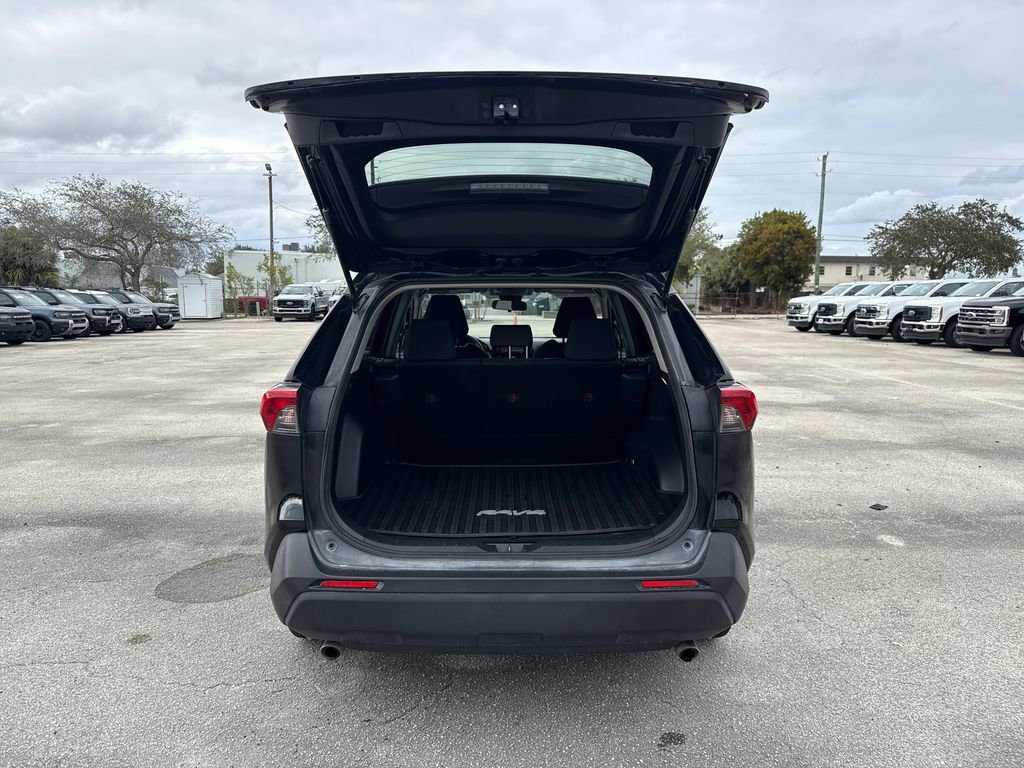 Used 2020 Toyota RAV4 LE image 24