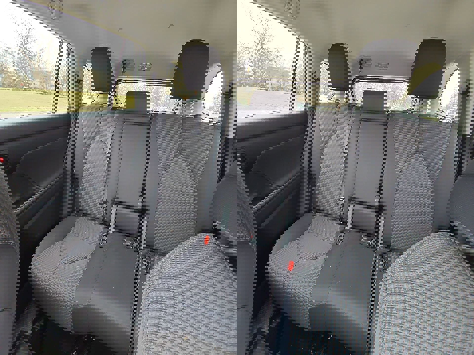 Used 2024 Toyota Highlander LE image 19