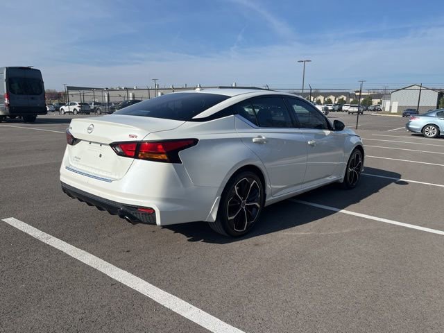 Used 2023 Nissan Altima 2.5 SR w/ SR Premium Package image 4