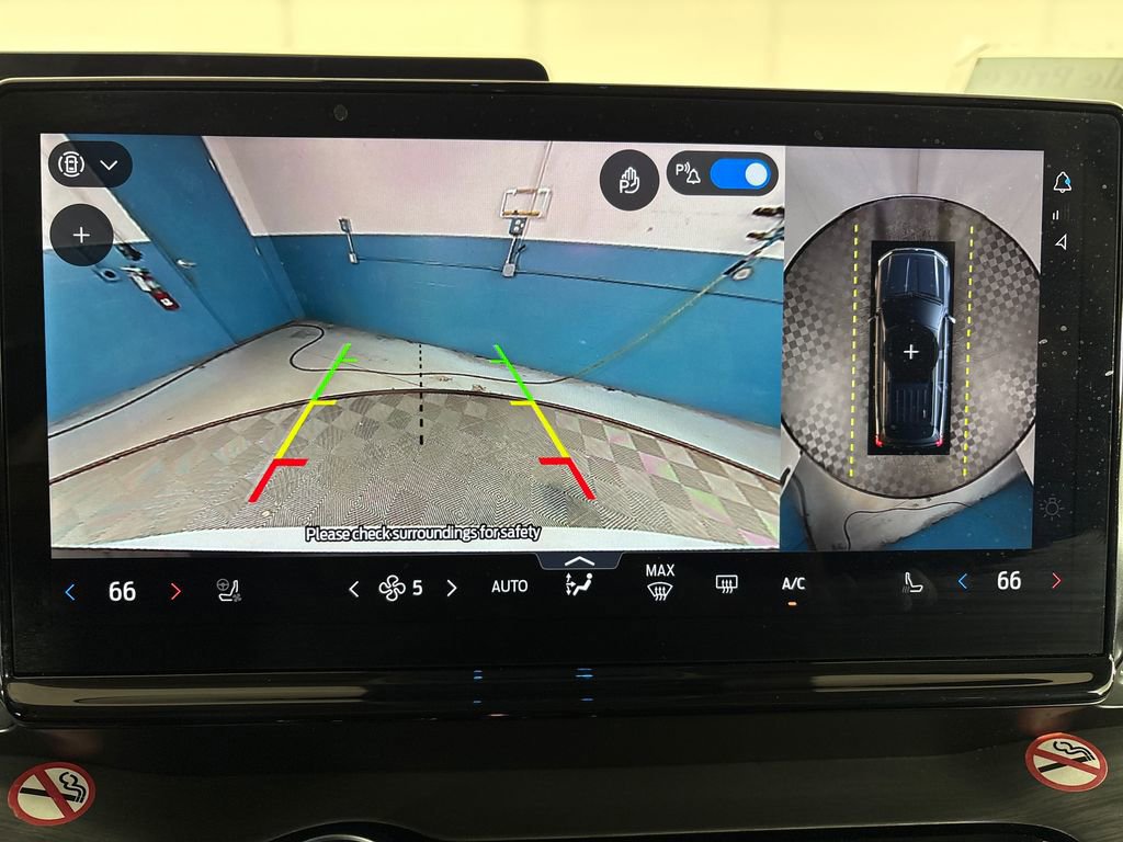 Certified 2025 Ford Expedition Platinum image 24