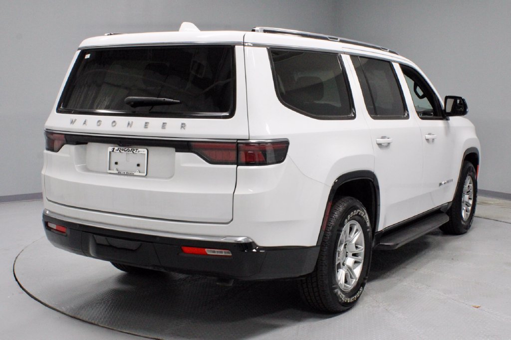 Used 2023 Jeep Wagoneer 2WD image 12