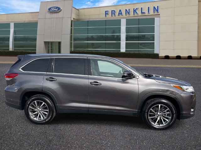 Used 2019 Toyota Highlander XLE FWD image 8