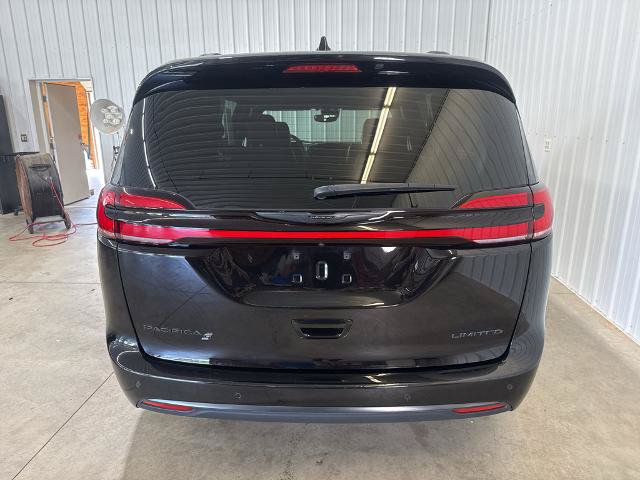 Used 2025 Chrysler Pacifica Limited FWD image 35