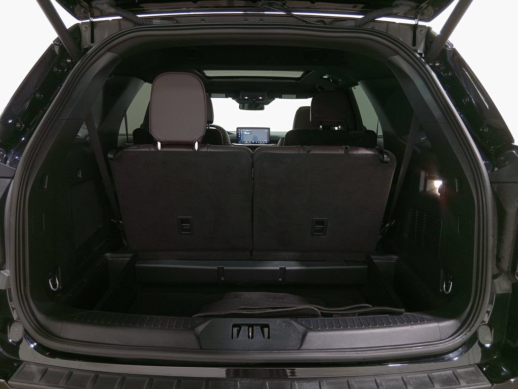 Certified 2025 Ford Explorer Platinum w/ Ultimate Package AWD/4WD image 6