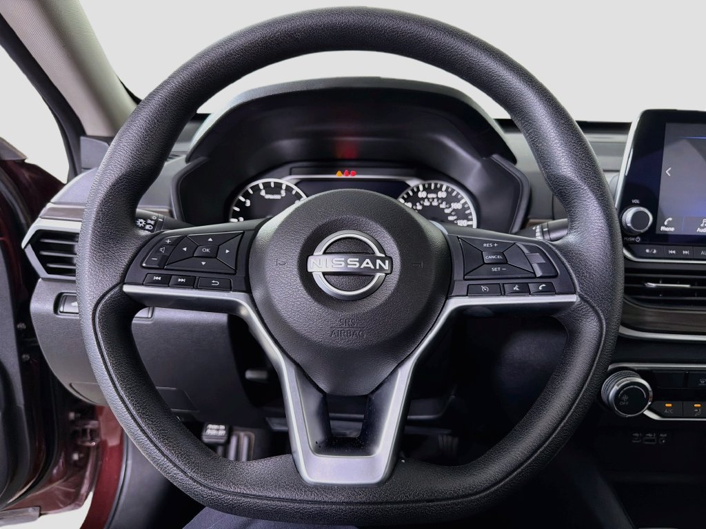 Used 2025 Nissan Altima 2.5 SV FWD image 15