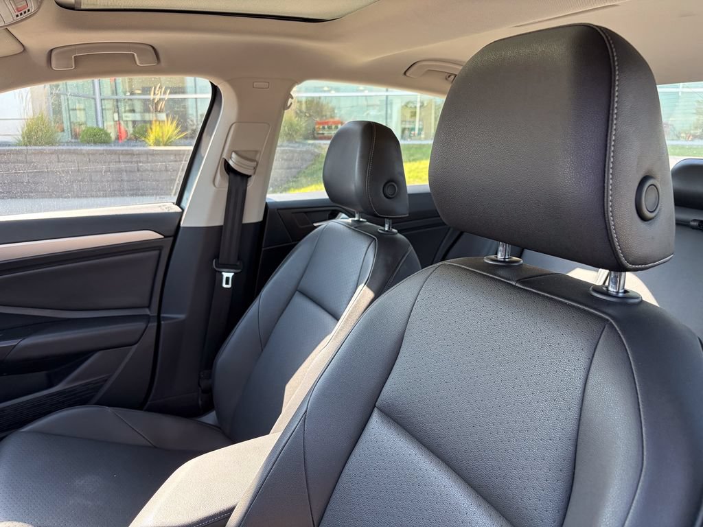 Used 2020 Volkswagen Jetta SE w/ SE Cold Weather Package FWD image 8