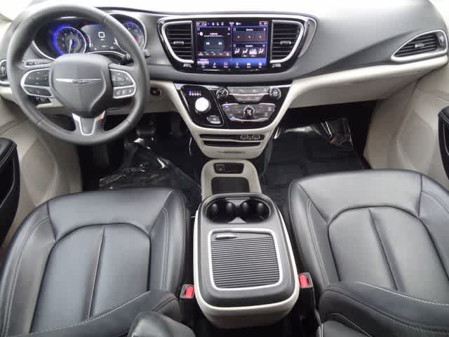 Used 2023 Chrysler Pacifica Touring-L FWD image 15