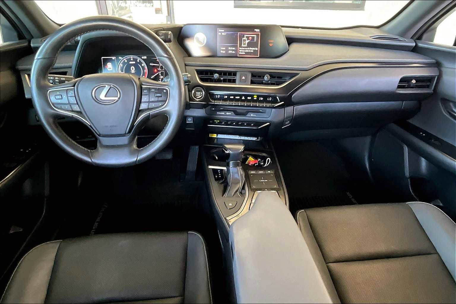 Used 2022 Lexus UX 200 w/ Premium Package image 15